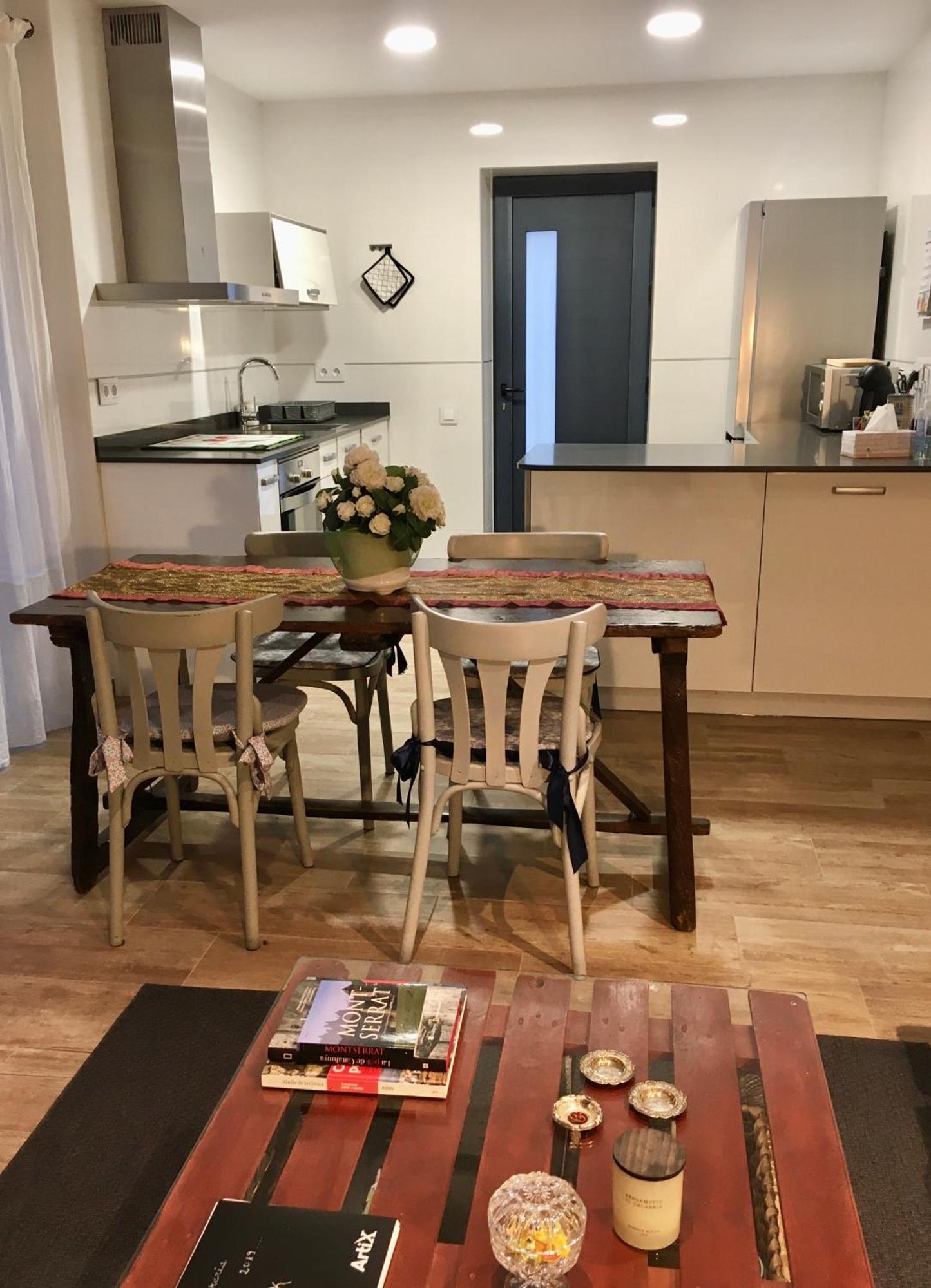 Torre De La Ferreria Apartment Tona Екстериор снимка