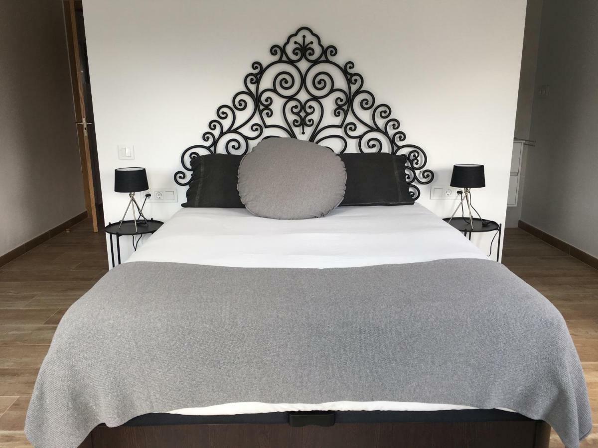 Torre De La Ferreria Apartment Tona Екстериор снимка