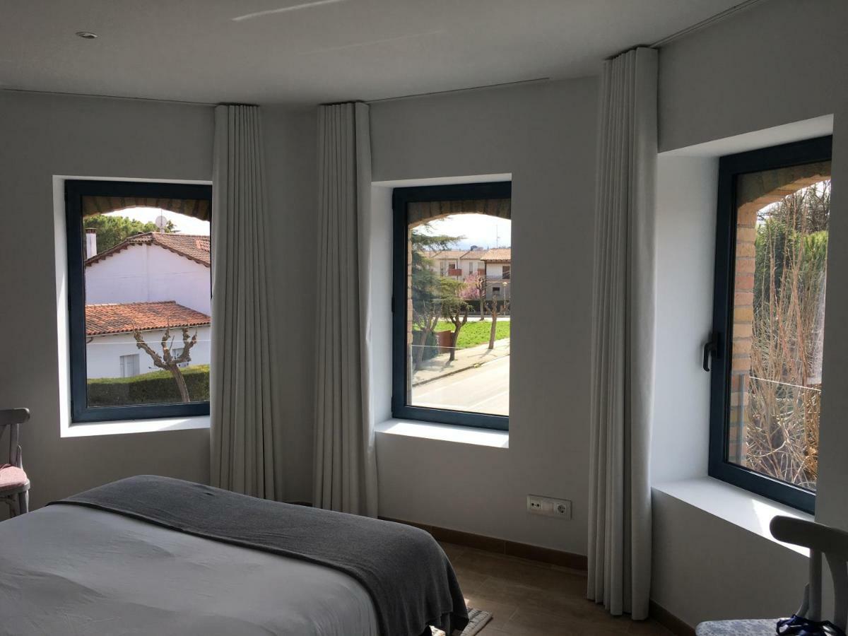 Torre De La Ferreria Apartment Tona Екстериор снимка